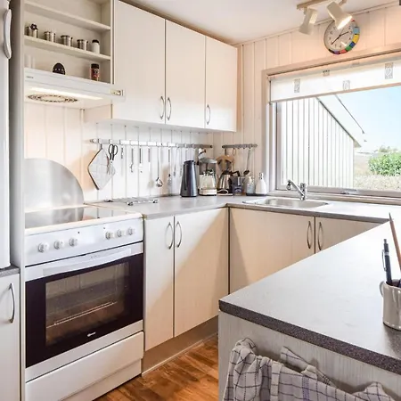 4 Bedroom Cozy In بيت للعطل *