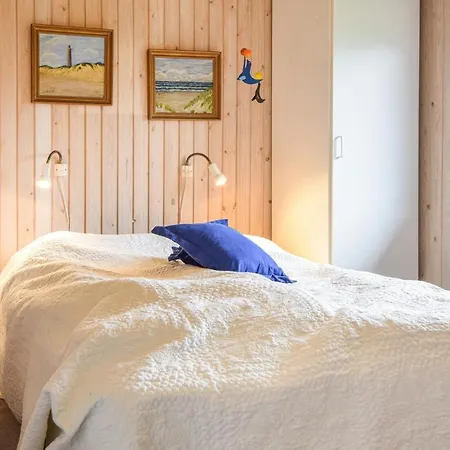4 Bedroom Cozy In بوجنسي