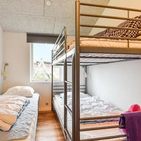 بيت للعطل 4 Bedroom Cozy In *