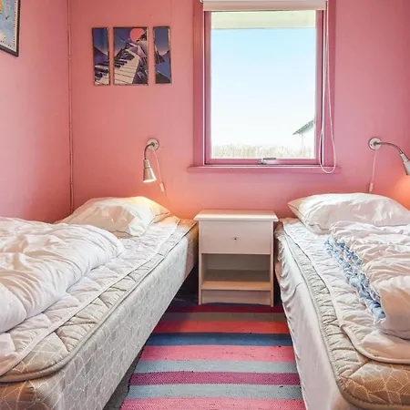 بيت للعطل 4 Bedroom Cozy In بوجنسي