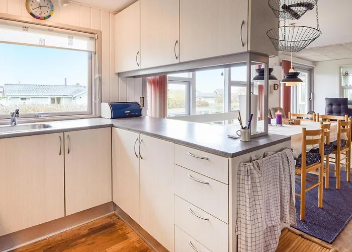 Σπίτι διακοπών 4 Bedroom Cozy In *