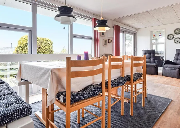 4 Bedroom Cozy In Σπίτι διακοπών *