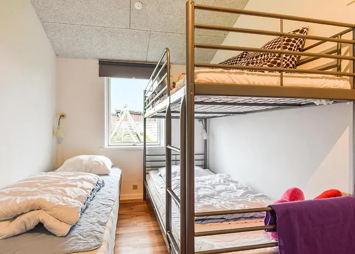 Σπίτι διακοπών 4 Bedroom Cozy In *